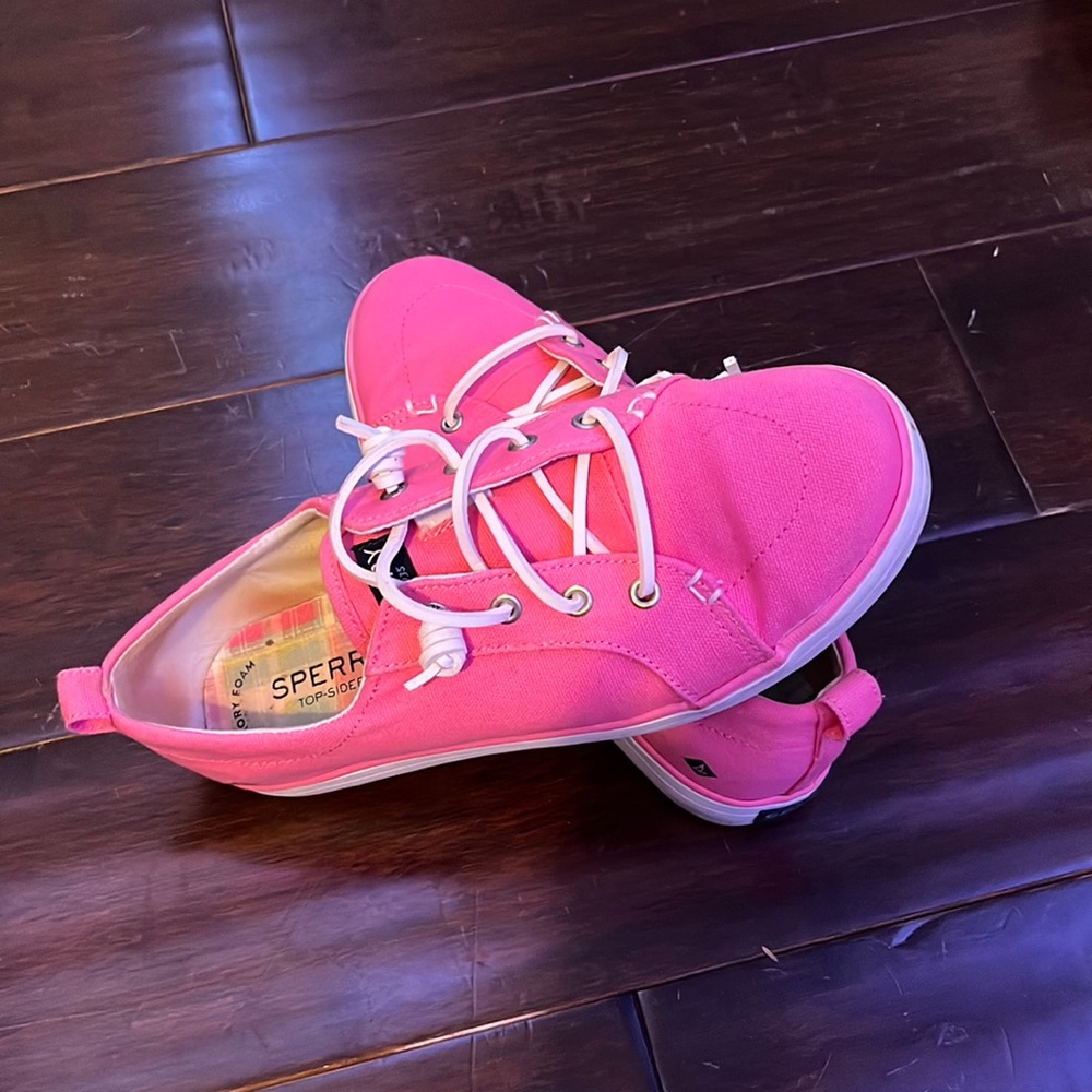 SPERRY Pink Shoes size 4. Like new condition.
